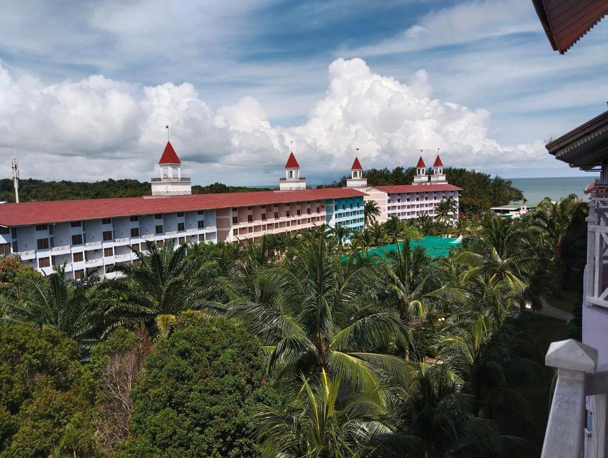 Lotus Desaru Beach Resort & Spa Bandar Penawar Екстер'єр фото